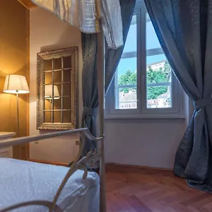https://galerija-apartment-with-castle-view-1-free-parking.hotels-in-ljubljana.com